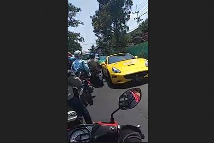 Konvoi puluhan mobil sport atau supercar dari Komunitas Brotherhood Club Indonesia (CBI) di Kota Malang viral di media sosial, Sabtu (15/9/2018).