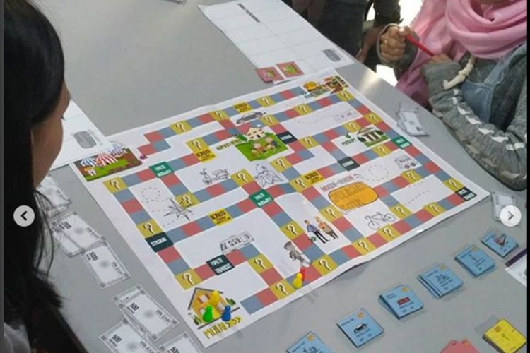 LabTanya mengadakan kegiatan untuk anak-anak dengan tema pengenalan transportasi kota dengan papan permainan di Jakarta Creative Hub, Jakarta (13/10/2018). 