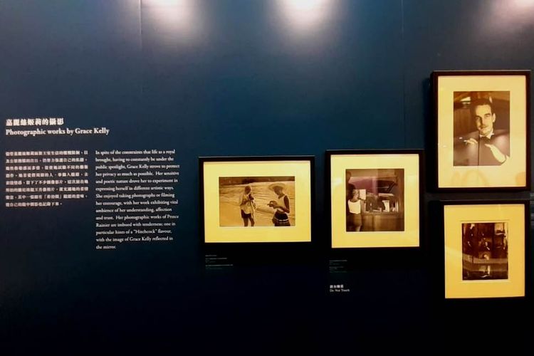 Foto-foto Pangeran Rainier III dari Monako yang dipotret langsung oleh sang istri, Putri Grace Kelly. Barang-barang pribadi mantan aktris Hollywood ini dipamerkan di Galaxy Macao dalam pameran berjudul Grace Kelly-From Hollywood to Monaco.