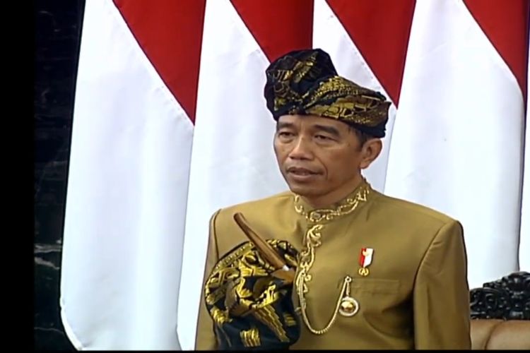 Presiden Jokowi megenakan baju adat Sasak NTB saat berpidato di sidang tahunan DPR-DPD, Jumat (16/8/2019).