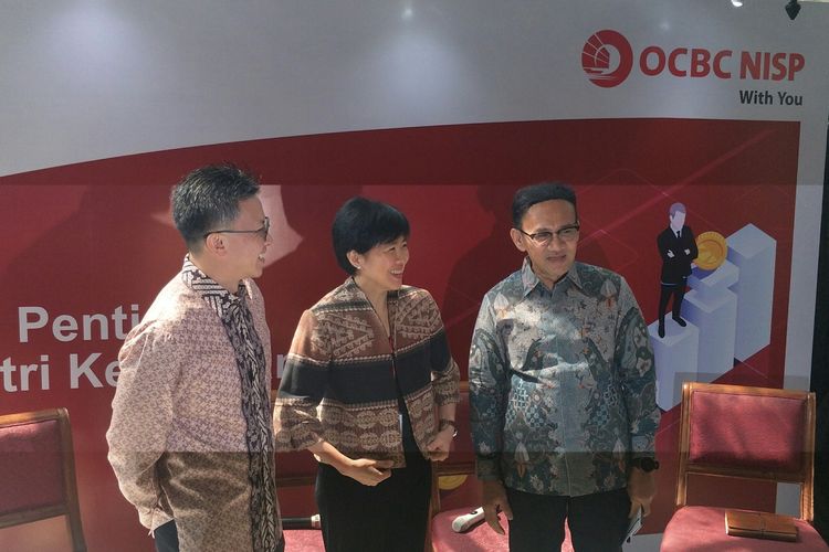 Presiden Direktur Bank OCBC NISP Parwati Surjaudaja (tengah), Jakarta. Senin (15/7/2019)