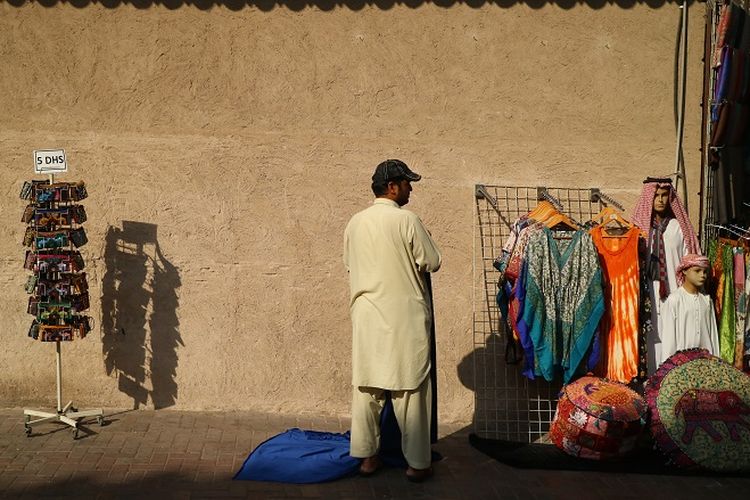 Penjual aksesoris di Old Souk, Dubai