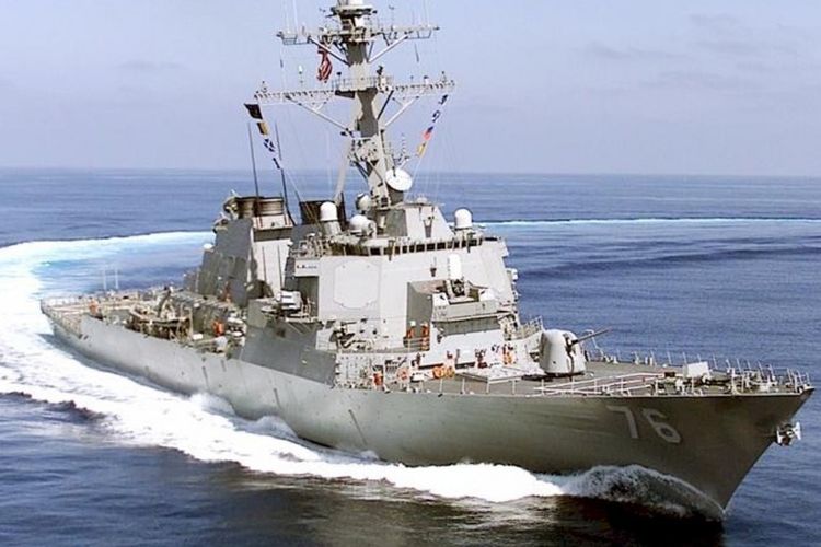 Kapal perusak milik Angkatan Laut AS yang dilengkapi misil kendali, USS Higgins. Kapal tersebut menjadi satu dari dua kapal militer AS yang dilaporkan terlihat berlayar di wilayah Laut China Selatan, Minggu (27/5/2018).