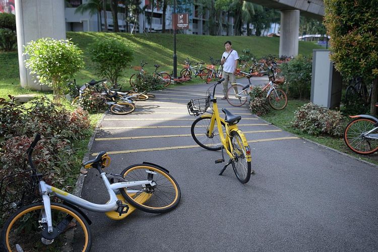 Sepeda diparkir sembarangan di Singapura