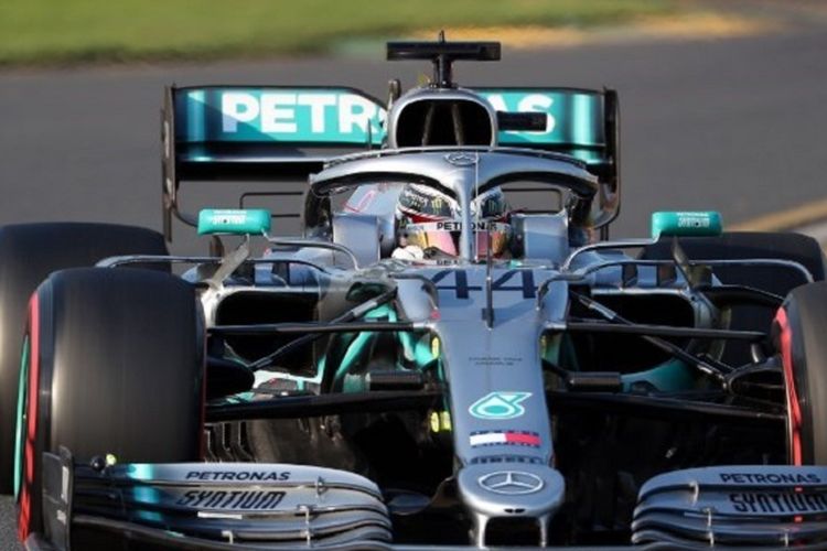 AFP/Pebalap Mercedes asal Inggris, Lewis Hamilton, meraih start terdepan seusai menjadi yang tercepat pada sesi kualifikasi pada GP Australia di Sirkuit Albert Park, 16 Maret 2019. 