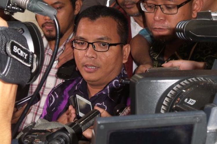 Mantan Wakil Menteri Hukum dan HAM, Denny Indrayana, tiba di Bareskrim Polri, Kamis (2/4/2015). Denny dipanggil sebagai tersangka untuk pemeriksaan lanjutan kasus dugaan korupsi payment gateway di Kemenkumham.