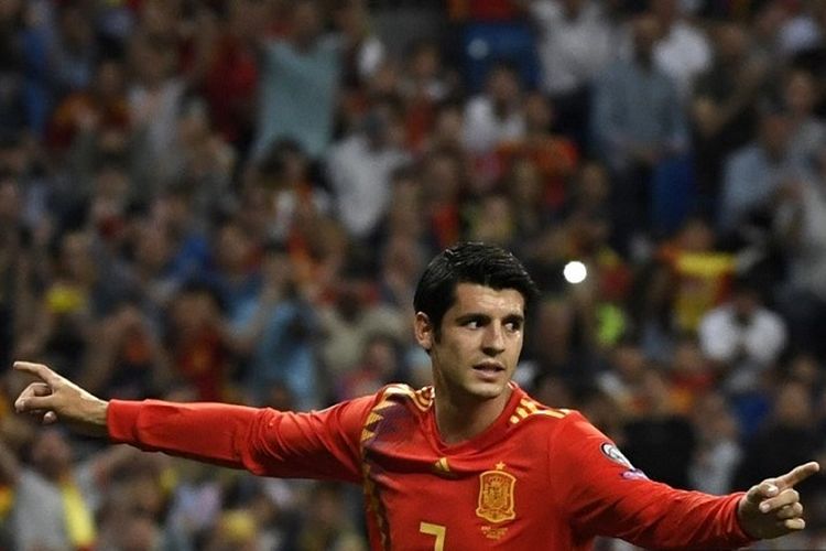 Striker Spanyol Alvaro Morata berselebrasi setelah mencetak gol via penalti dalam pertandingan Kualifikasi Euro 2020 antara Spanyol vs Swedia di Stadion Santiago Bernabeu di Madrid pada 10 Juni 2019. 