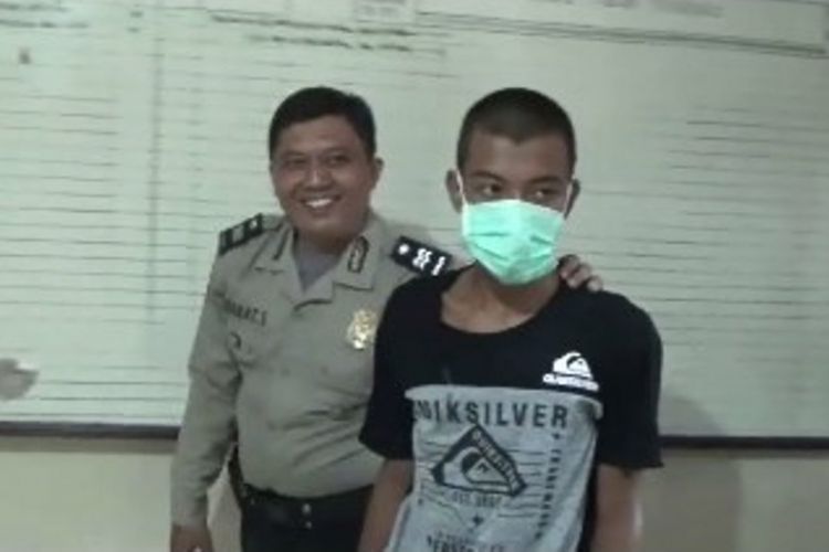 Ayah tiri ditangkap setelah membunuh anaknya Lantaran tega mencekik anaknya hingga tewas di Polewali Mandar, Sulawesi Barat.