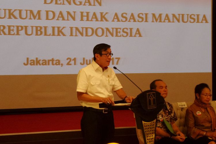 Menteri Hukum dan HAM Yasonna H Laoly menerima audiensi Advokat Pengawal Pancasila di Gedung Kemenkumham, Jakarta, Jumat (21/7/2017).
