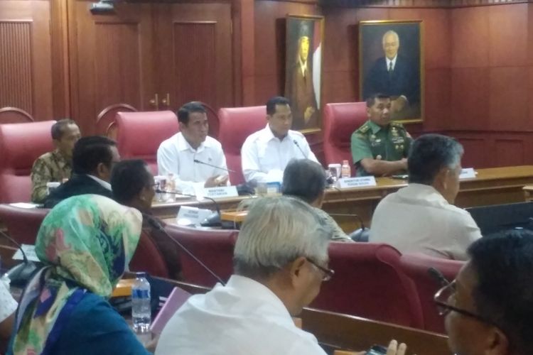 Perum Bulog bersama Kementerian Pertanian, Badan Ketahanan Pangan, hingga TNI menggelar rapat koordinasi percepatan serapan gabah petani (Sergap) di Perum Bulog, Jakarta, Rabu (9/5/2018).