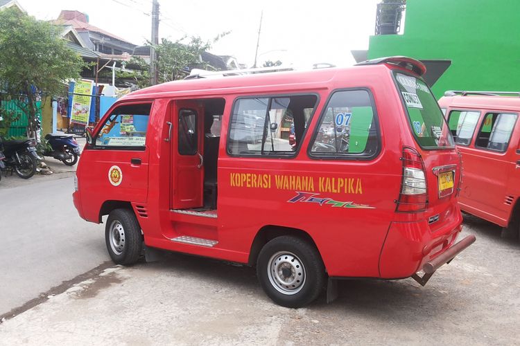 Angkot KWK trayek Cililitan-Condet (M07). Angkot KWK M07 merupakan salah satu trayek angkot yang akan terintegrasi dengan layanan bus transjakarta.