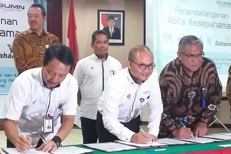 PT Surveyor Indonesia (Persero) bersama enam perusahaan BUMN menandatangani nota kesepahaman di kantor BUMN, Jakarata, Selasa (12/2/2019).