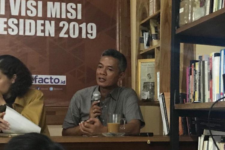 Komisioner Komisi Pemilihan Umum (KPU) Wahyu Setiawan dalam acara diskusi bertajuk Menyigi Visi Misi Calon Presiden 2019, di Kantor Konstitusi dan Demokrasi (Kode) Inisiatif, Jakarta Selatan, Jumat (18/1/2019). 