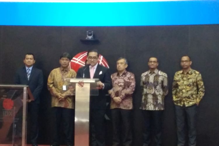 Direksi PT Ayers Asia Asset Management meluncurkan reksa dana Ayers Equity Index Sri-Kehati di Main Hall BEI, Jakarta, Senin (16/7/2018).