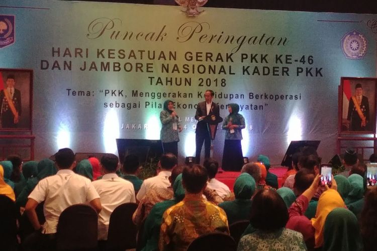 Presiden Jokowi saat membuka Peringatan Hari Kesatuan Gerak (HKG) ke-46 dan Peresmian Pembukaan Jambore Nasional Kader PKK Tahun 2018 di Hotel Mercure, Jakarta, Selasa (2/10/2018).