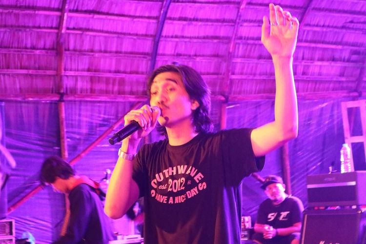 Band Sheila on 7 tampil pada hari ketiga Kulon Progo Festival 2017 yang digelar di Bendung Khayangan, Kulon Progo, MInggu (26/11/2017).