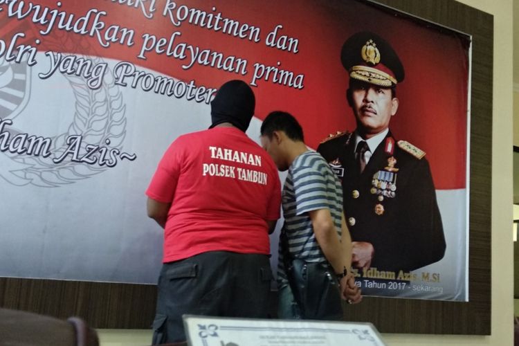Tersangka MFW ditangkap karena penipuan dan penculikan disertai pencabulan, Kamis (22/2/2018). Si tersangka juga menjadi soratan karena menyerang ustaz di Tambun Utara, Bekasi.