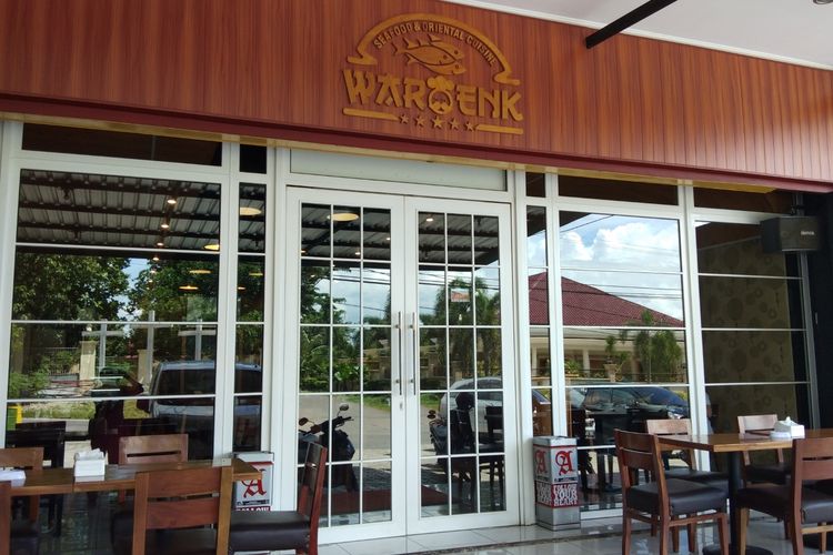 Waroenk Resto and Cafe, samping Lippo Plaza, depan Hotel Pelangi Kelurahan Fatululi, Kota Kupang, NTT