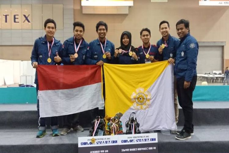 Tim UGM yang berhasil mendapat juara pada ajang internasional di Korea Selatan