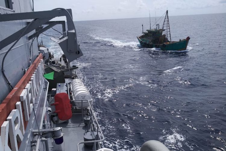 KRI Teuku Umar-385 Satuan Kapal Eskorta (Satkor) Koarmada I, yang berhasil menangkap Kapal Ikan Asing (KIA) asal Vietnam yang melakukan kegiatan illegal fishing atau pencurian ikan, Jumat (8/3/2019) kemarin.