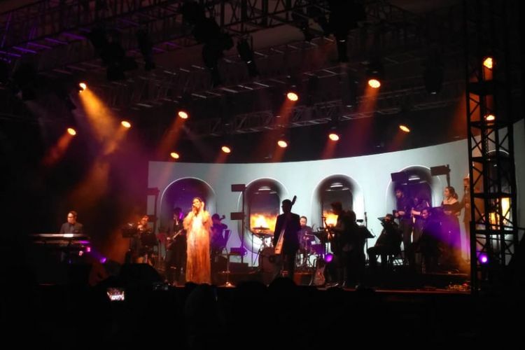 Raisa Andriana tampil dalam konsernya yang bertajuk Raisa Fermata Intimate Concert di The Hall Senayan City, Jakarta Pusat, Rabu (21/11/2018).