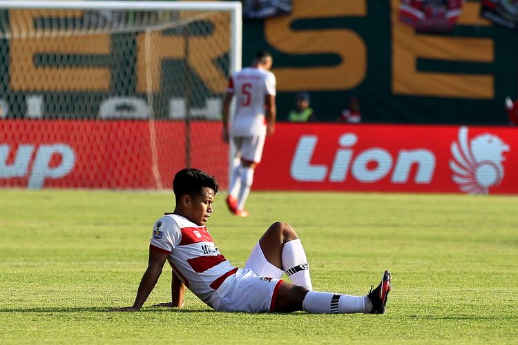 Pemain Madura United, Andik Vermansah cidera saat Piala Indonesia leg kedua melawan Persebaya Surabaya yang berakhir dengan skor 2-1 di Stadion Gelora Madura, Pamekasan, Jawa Timur, Kamis (27/06/2019).