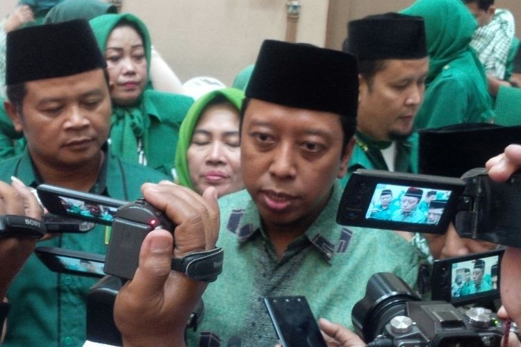 Ketua Umum PPP, Romahurmuziy seusai memberikan pembekalan terhadap para caleg PPP di Solo, Jawa Tengah, Rabu (10/10/2018).