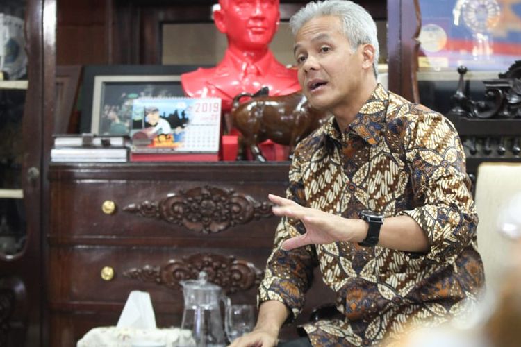 Gubernur Jawa Tengah Ganjar Pranowi meminta para orangtua siswa untuk tidak lagi cemas terhadap seleksi Penerimaan Peserta Didik Baru (PPDB) SMA/SMK Negeri