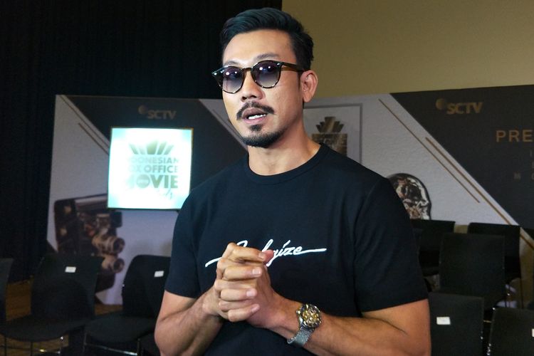 Artis peran Denny Sumargo dalam jumpa pers Indonesian Box Office Movie Awards (IBOMA) 2019 di SCTV Tower, Senayan, Jakarta Pusat, Kamis (14/3/2019).