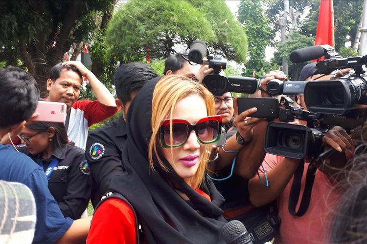Istri Galih Ginanjar, Barbie Kumalasari di Polda Metro Jaya, Rabu (17/7/2019).