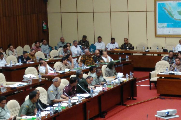 Rapat kerja Komisi IV DPR dengan Kementerian Pertanian (Kementan) di Gedung Parlemen Senayan, Jakarta, Senin (11/9/2017).