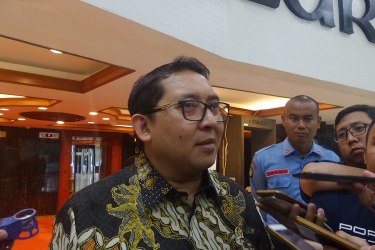 Wakil Ketua DPR RI Fadli Zon di Kompleks Parlemen, Senayan, Jakarta, Senin (27/11/2017).