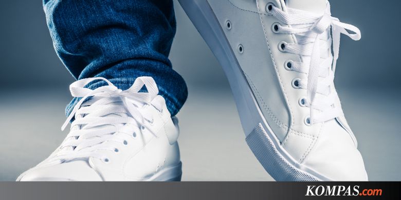Trik Membersihkan Sepatu Kets Putih