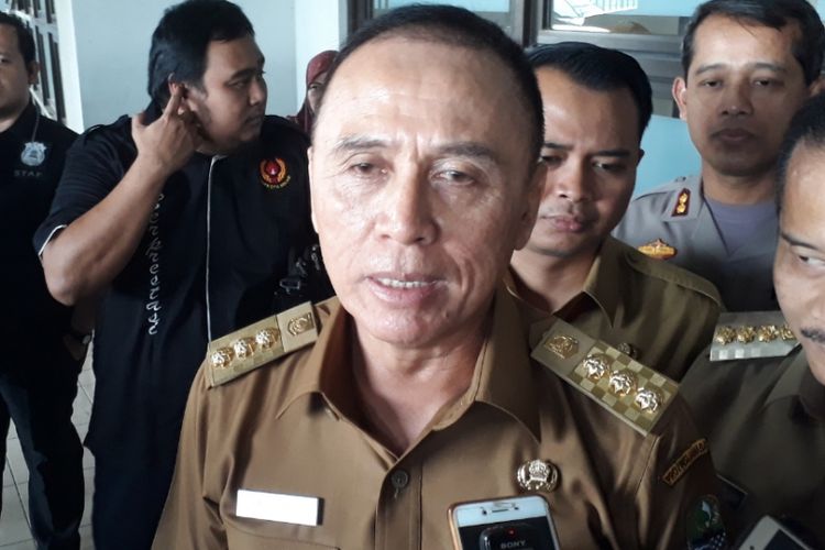Penjabat (PJ) Gubernur Jawa Barat M Iriawan sesaat setelah pantau kesiapan Stadion Candrabhaga Bekasi untuk Asian Games 2018, Senin (16/07/2018).