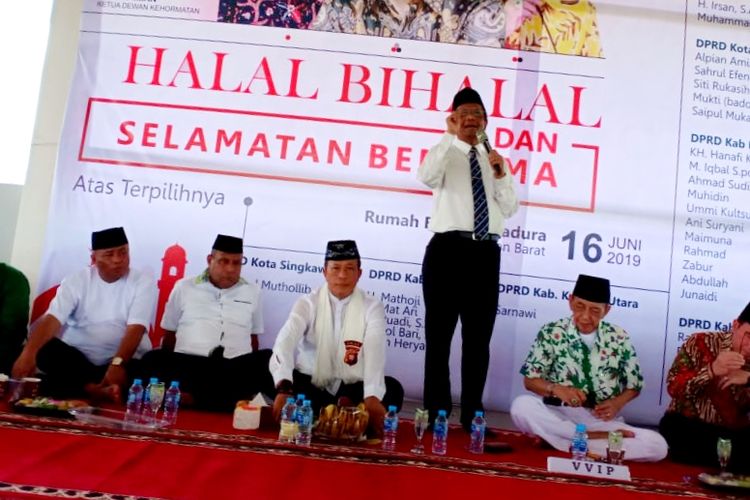 Mantan Ketua MK Mahfud MD saat menghadiri halal bihalal bersama Ikatan Keluarga Besar Madura (IKBM) Kalbar di Pontianak, Minggu (16/6/2019).