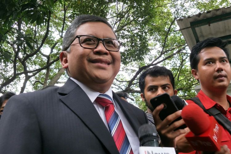 Sekretaris Jenderal PDI Perjuangan, Hasto Kristiyanto ketika ditemui di kediaman Ketua Umum PDI-P Megawati Soekarnoputri, Jalan Teuku Umar, Jakarta, Sabtu (6/1/2018).