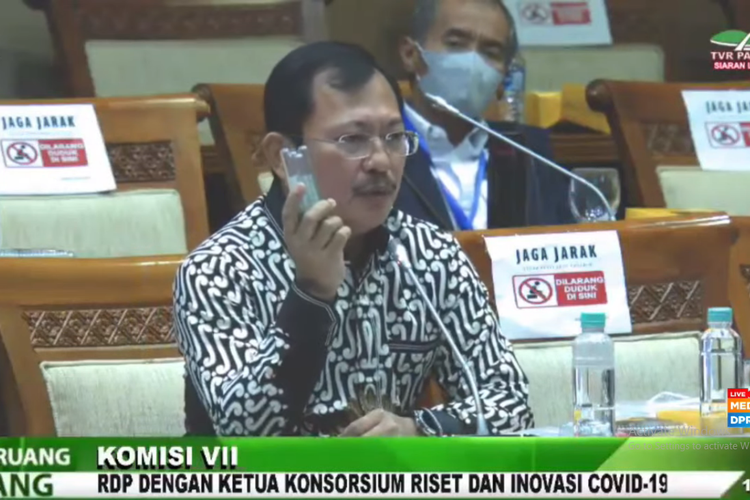 Tangkapan layar saat Mantan Menteri Kesehatan Terawan Agus Putranto menjelaskan setiap barang alat kesehatan untuk membuat Vaksin Nusantara. Hal ini terjadi saat rapat dengar pendapat Komisi VII DPR, Rabu (16/6/2021).