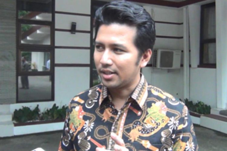 Bakal calon wakil gubernur Jawa Timur, Emil Elestianto Dardak, pada saat memberikan keterangan kepada sejumlah wartawan, Selasa (6/2/2018).