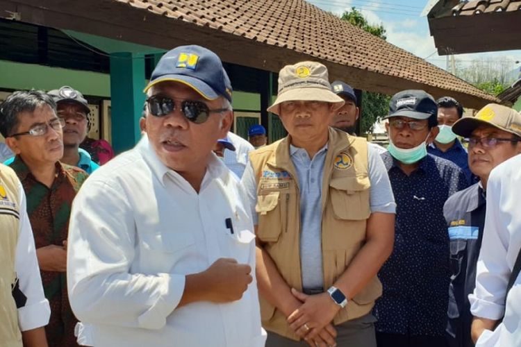 Menteri Pekerjaan Umum dan Perumahan Rakyat (PUPR) Basuki Hadimuljono saat melakukan kunjungan kerja ke Pulau Sumbawa di Kabupaten Sumbawa Barat, Selasa (11/9/2018).