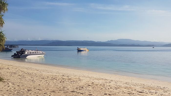 Pantai Dodola, Pesona Laut Terbelah dari Maluku Utara