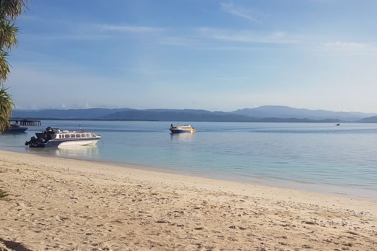 Pantai Dodola, Pesona Laut Terbelah dari Maluku Utara