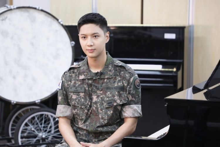 Foto Taemin SHINee selama wajib militer.