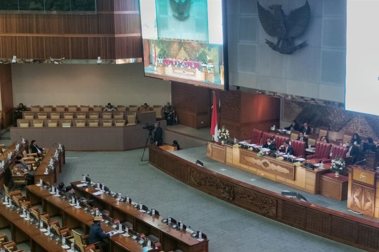Dewan Perwakilan Rakyat (DPR) menunda pengesahan Rancangan Undang-Undang (RUU) tentang Sumber Daya Air dalam Rapat Paripurna di Kompleks Parlemen, Senayan, Jakarta, Selasa (3/9/2019).