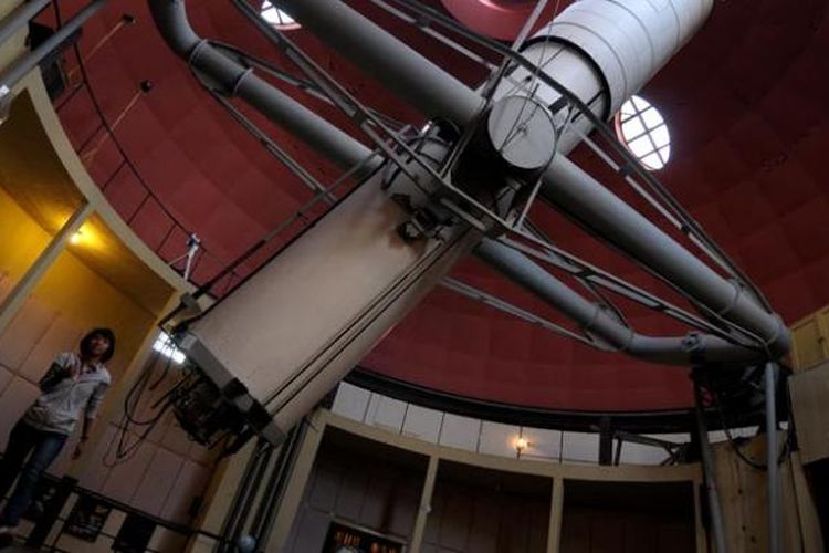 Refraktor ganda Zeiss sumbangan KAR Bosscha di Observatorium Bosscha, Lembang, Bandung Barat. 