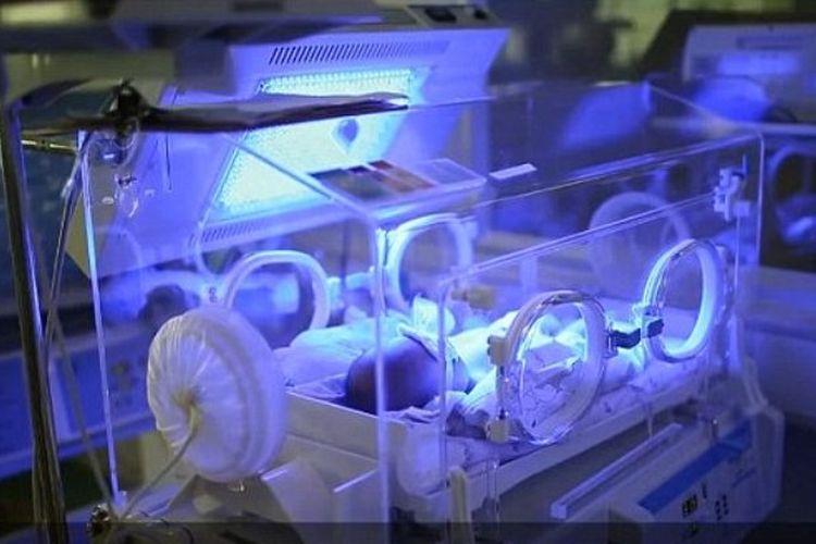 Bayi yang dibuang itu lahir prematur dan kini dirawat di sebuah rumah sakit di Guilin, China.