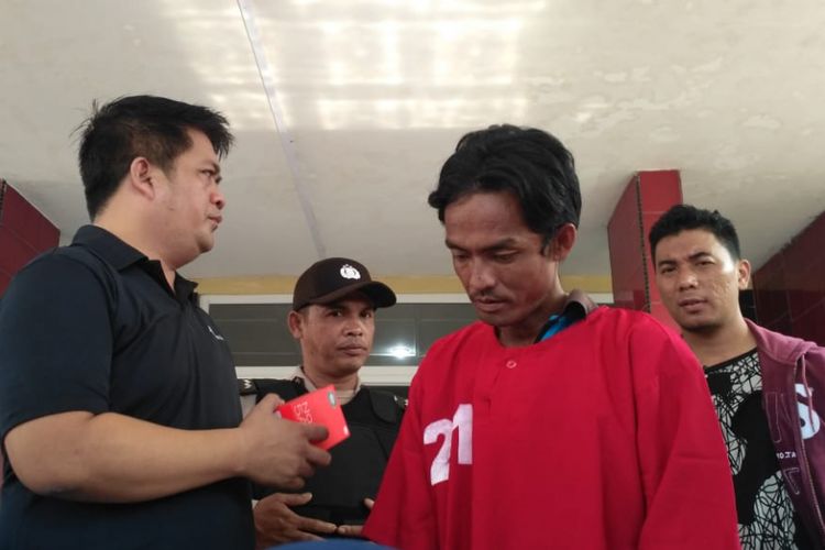 Usman pencuri galon saat berada di Polsek Ilir Barat 1 Palembang