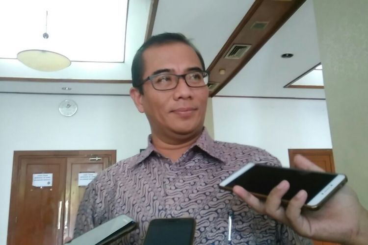 Komisioner Komisi Pemilihan Umum (KPU) RI Hasyim Asyari, di KPU RI Pusat, Jakarta, Senin (20/11/2017). KPU kembali memproses pendaftaran sembilan parpol paska putusan Bawaslu RI.