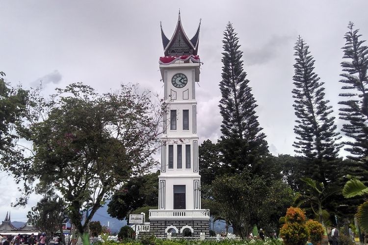 Sumatera Barat tak hanya menyimpan obyek wisata menarik, tapi juga kekayaan kuliner dengan cita rasa luar biasa. 