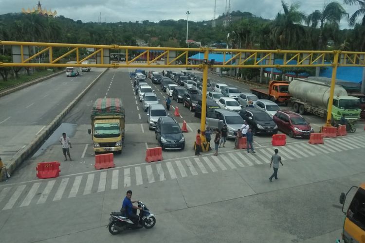 Aktivitas Dermaga di Pelabuhan Bakauheni Lampung Selatan