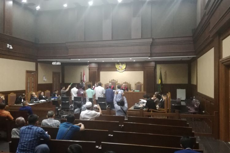 Sidang terdakwa Irwandi Yusuf di Pengadilan Tipikor Jakarta, Senin (25/2/2019) sore.